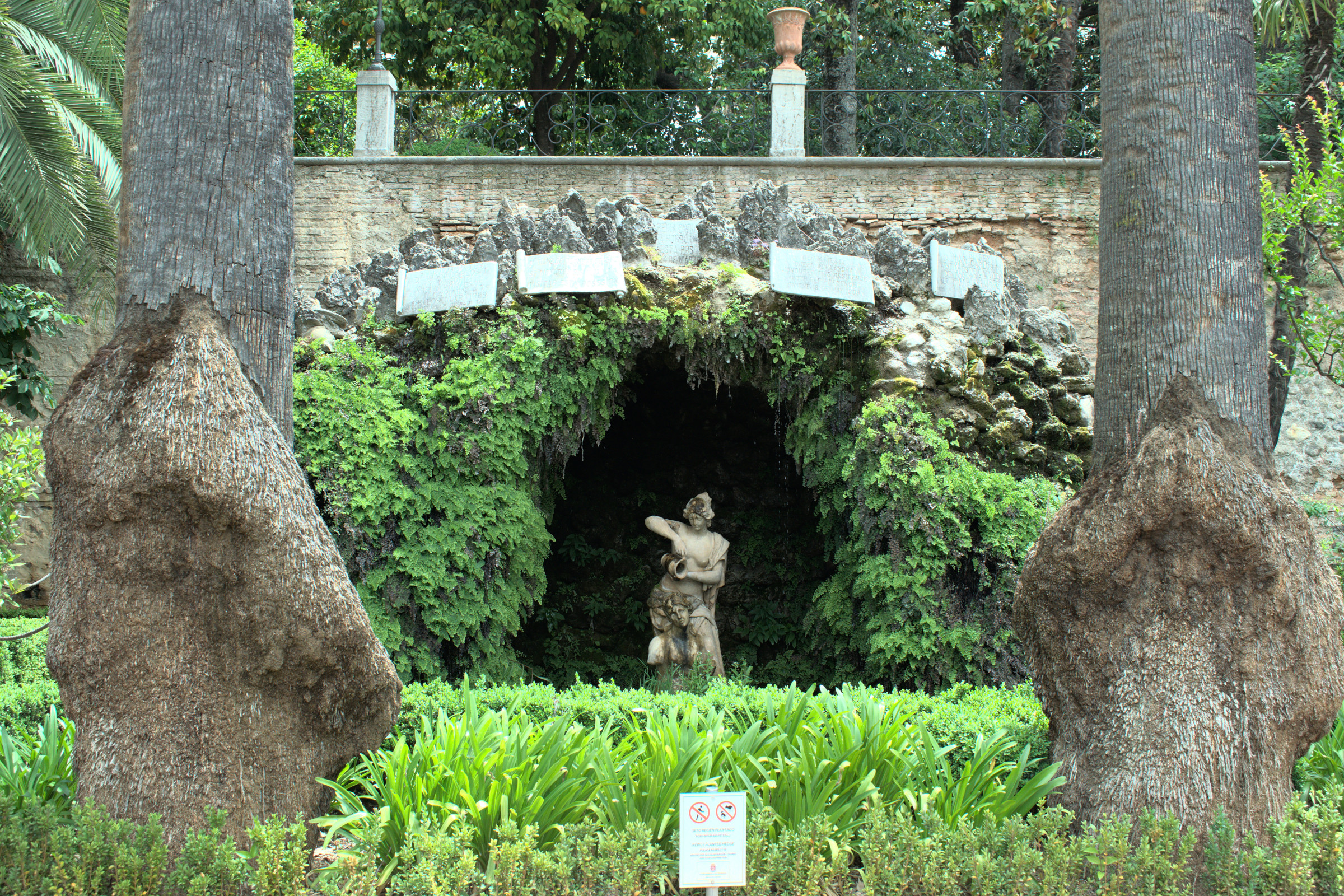 cove statue muse garden Martires